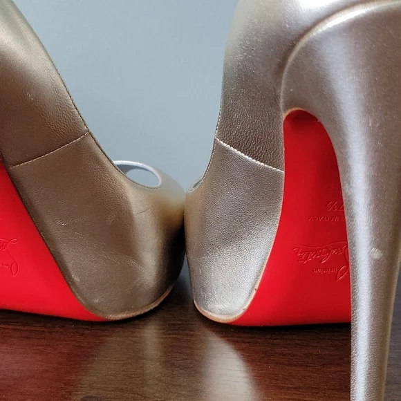 Christian Louboutin gold peep toe pump - Picture 6 of 9